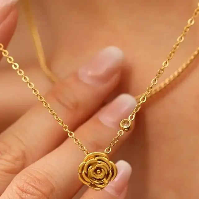 18K Gold Stainless Steel Flower Pendant Necklace | 40NK9545