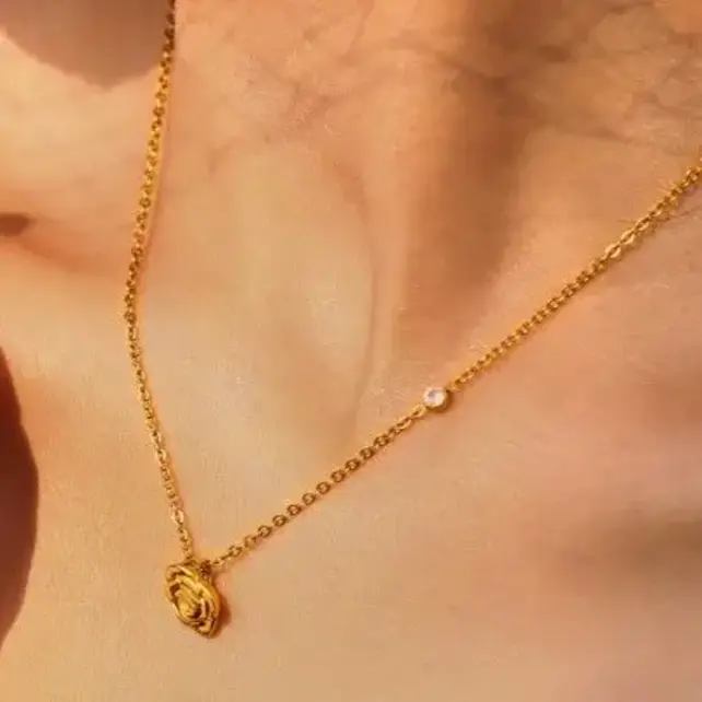 18K Gold Stainless Steel Flower Pendant Necklace | 40NK9545
