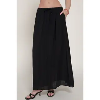 Crinkle Woven Long Skirt w/ Pockets - Black