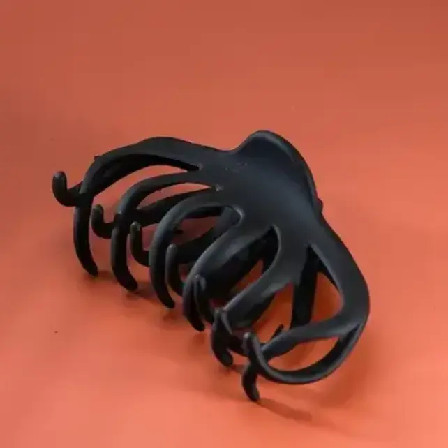Over Sized Slicked Back Hair Claw Clips | 40H429