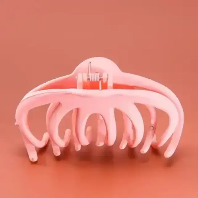Over Sized Slicked Back Hair Claw Clips | 40H429