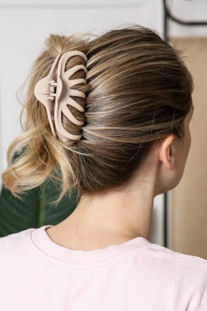 Over Sized Slicked Back Hair Claw Clips | 40H429