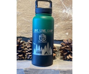 https://cdn.shoplightspeed.com/shops/611431/files/52211477/300x250x2/32-oz-stainless-steel-w-handle-green-camper.jpg