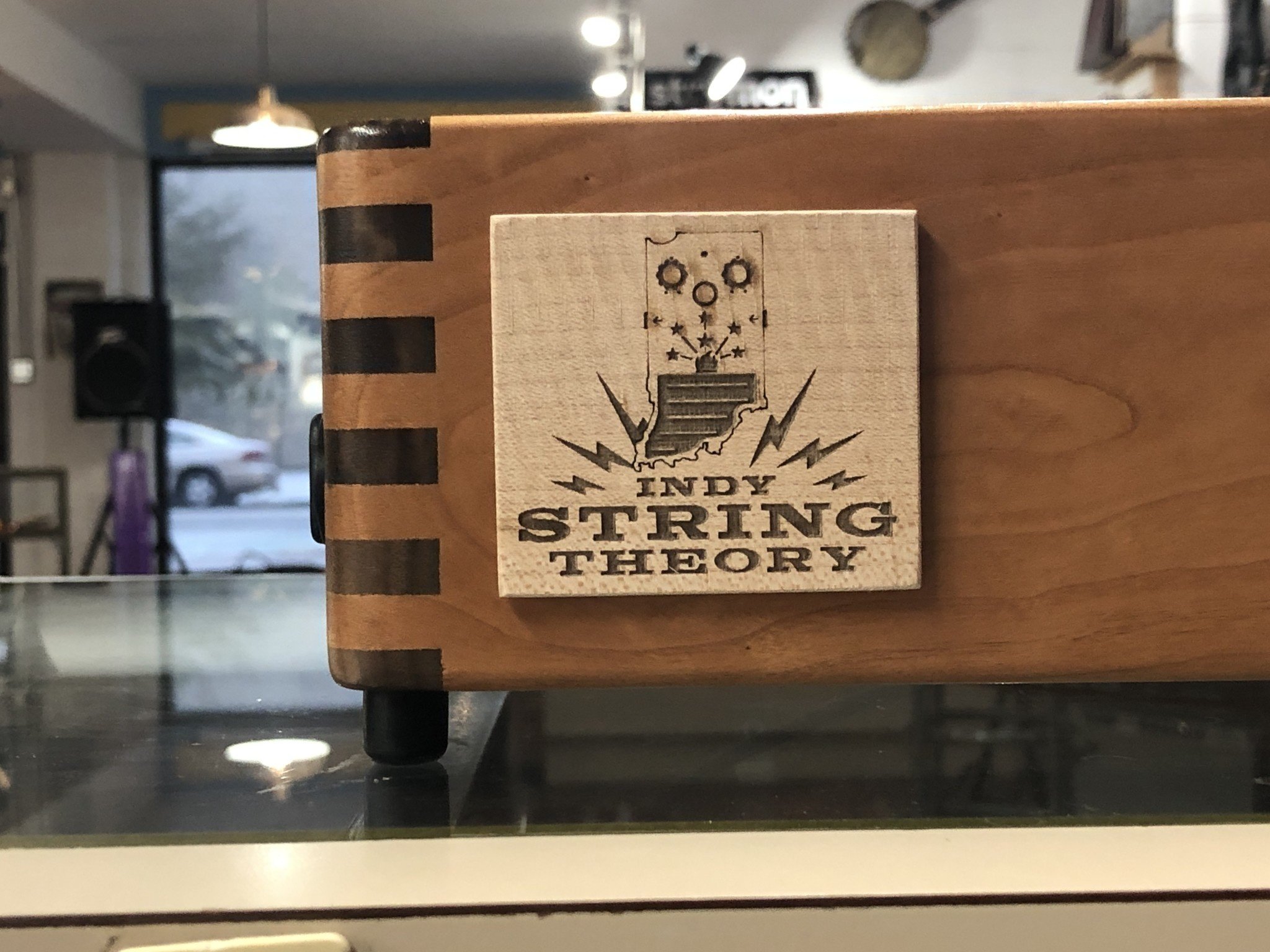 Indy String Theory 24"x14" Cherry/Walnut Pedalboard-1
