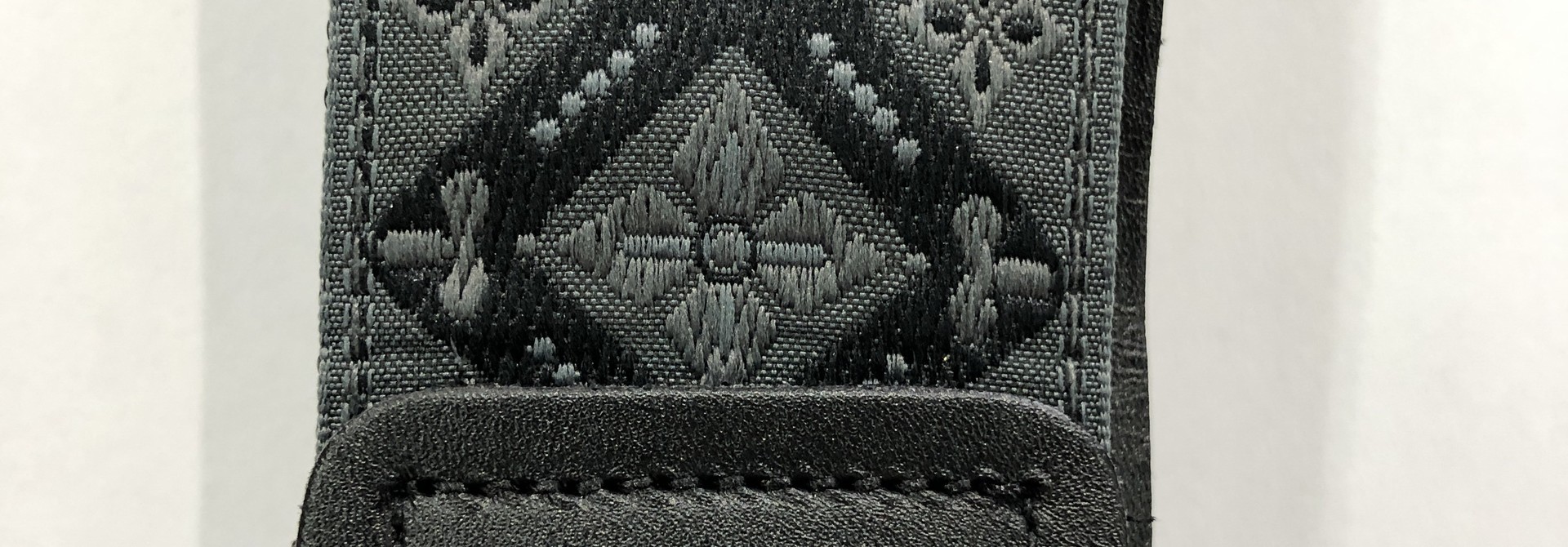 Ernie Ball Regal Black Jacquard P04093
