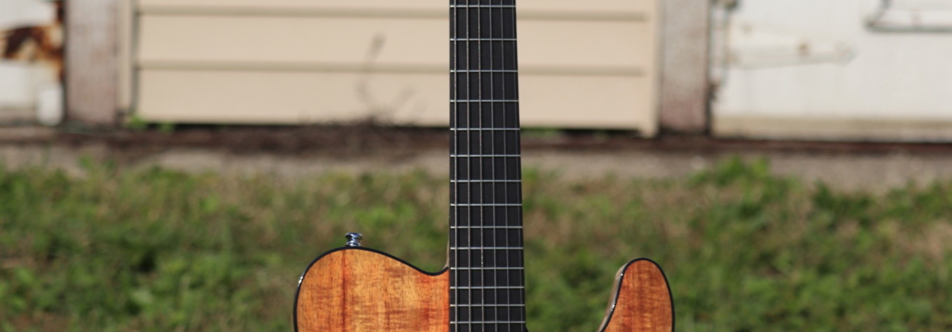 Bula Custom Guitars - Thinline Koa w/ Gator soft case