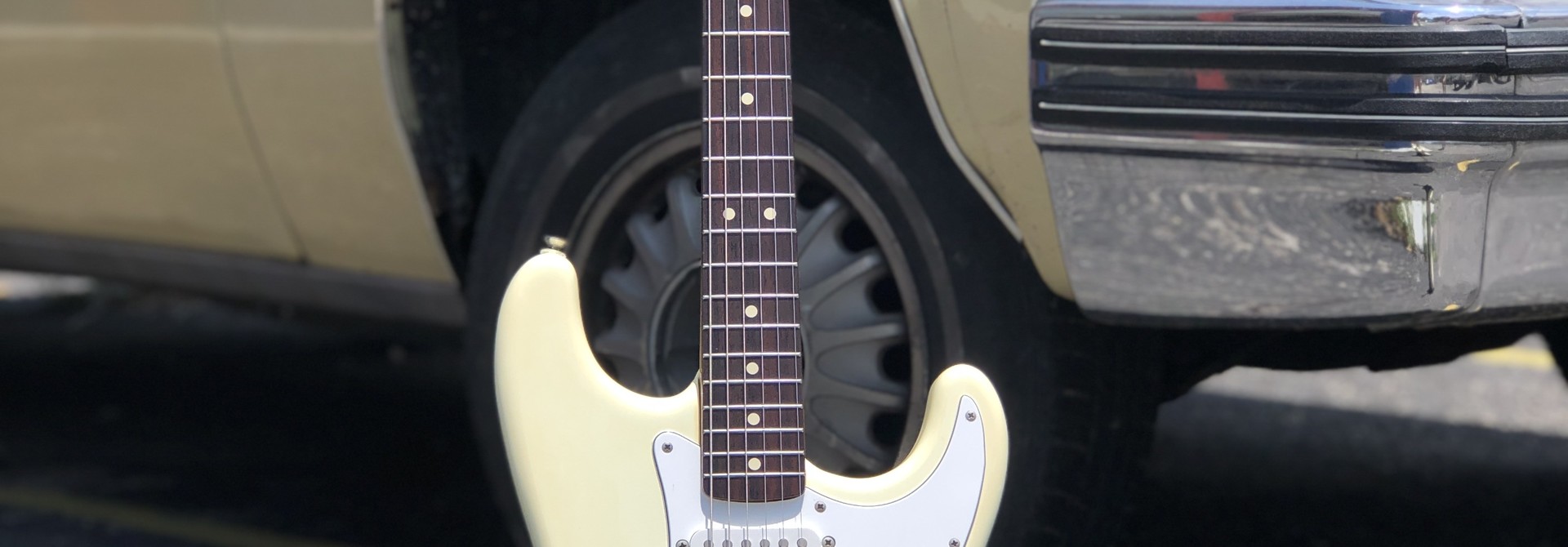 Fender Stratocaster MIM w/Squier Hardshell Case