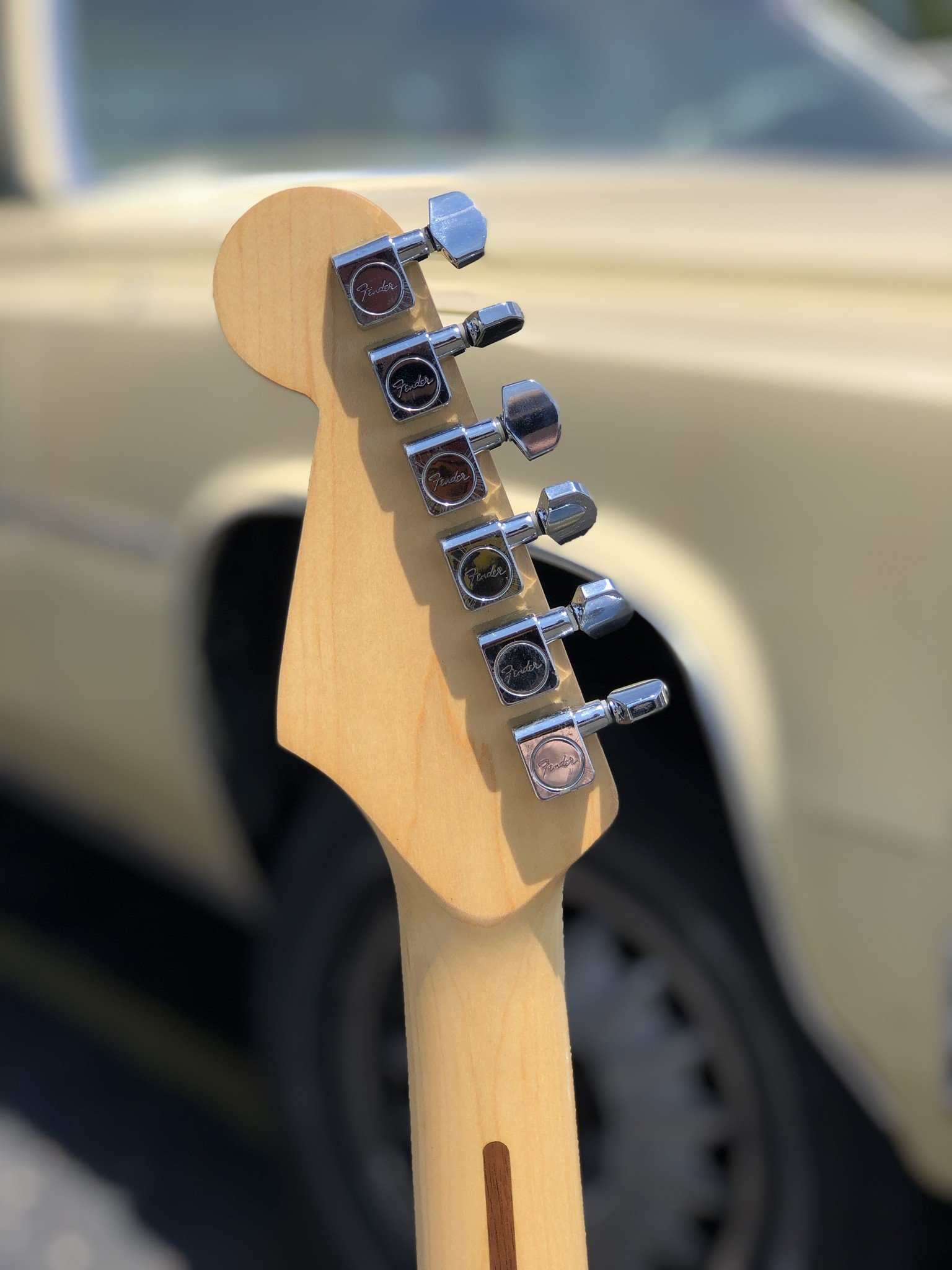 Fender Stratocaster MIM w/Squier Hardshell Case-7