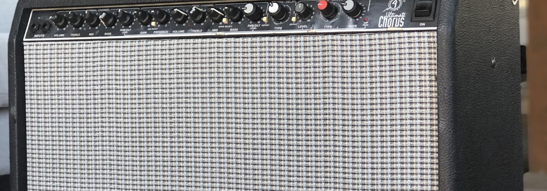 Fender Ultimate Chorus DSP 2x12 Solid State Amp