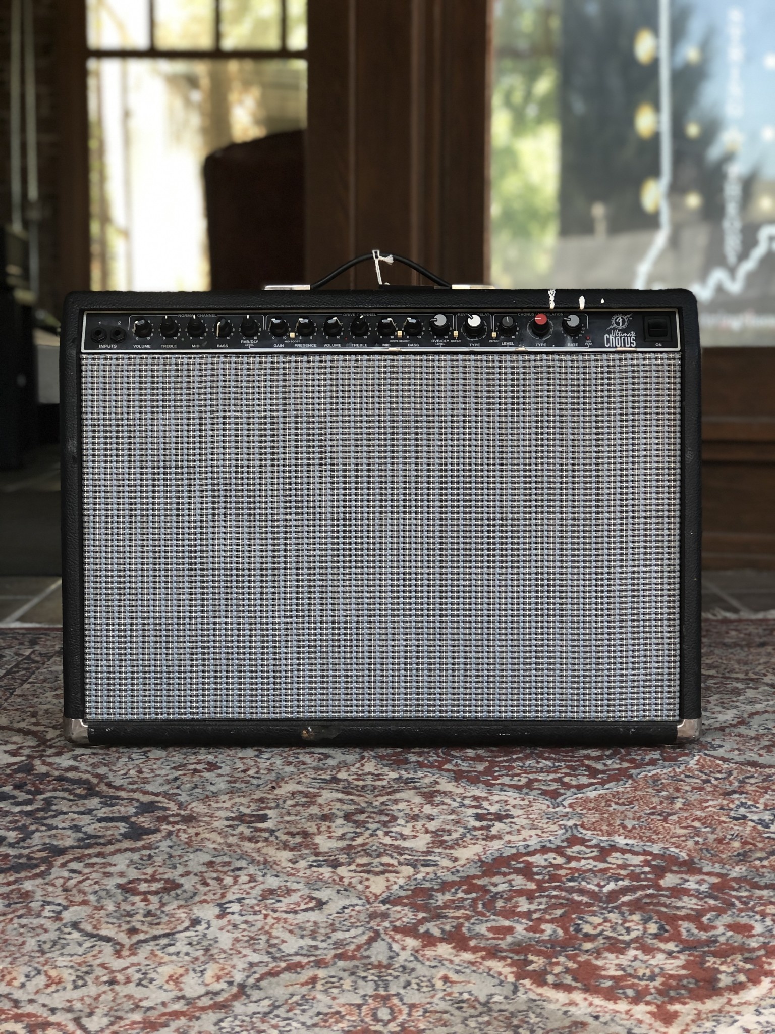 Fender Ultimate Chorus DSP 2x12 Solid State Amp-2