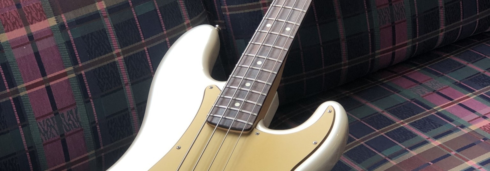 2010 Fender Deluxe P-Bass Special - Blizzard Pearl