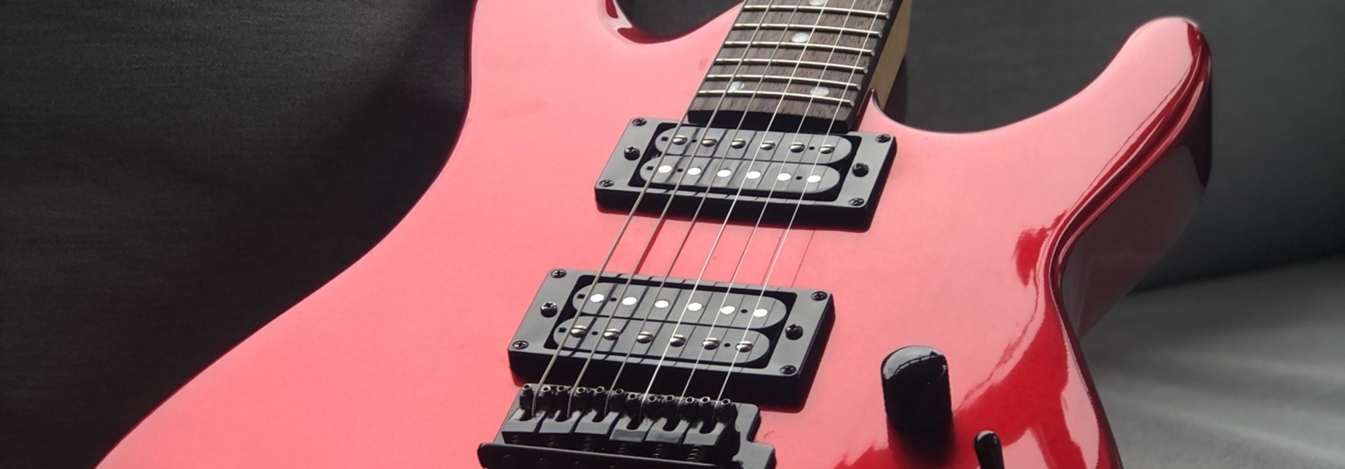 Dean Vendetta - candy apple red w/ gig bag