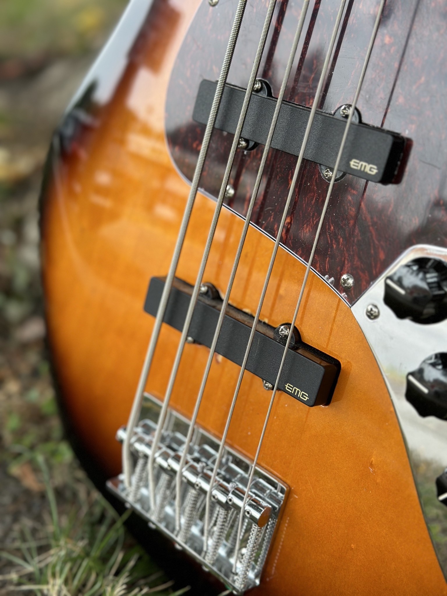 Squier Affinity Jazz Bass w/ EMGs-5