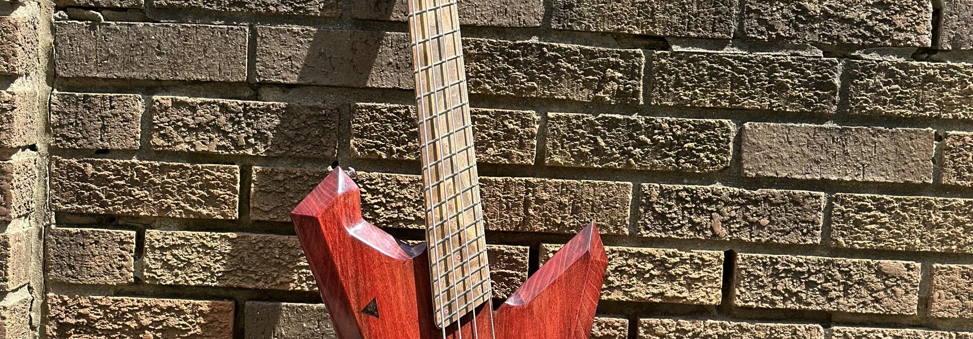 Strange Djem (Gem) Multiscale Active Bass