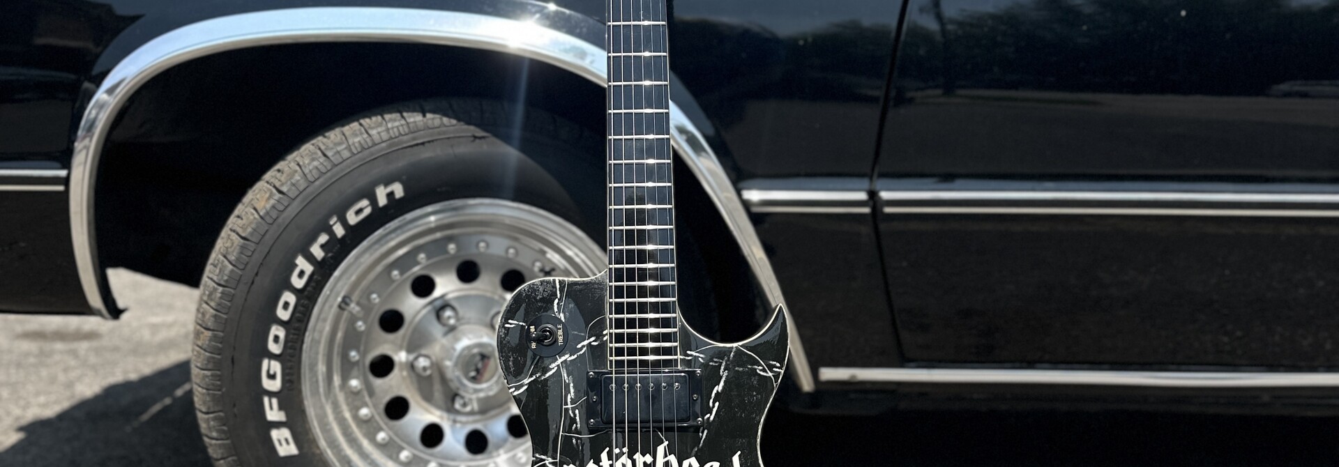Artist Series Guitar Motorhead Snaggletooth