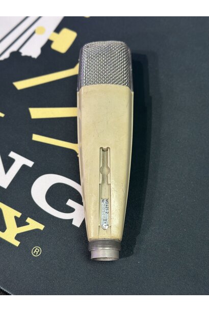 60s Sennheiser MD421-2