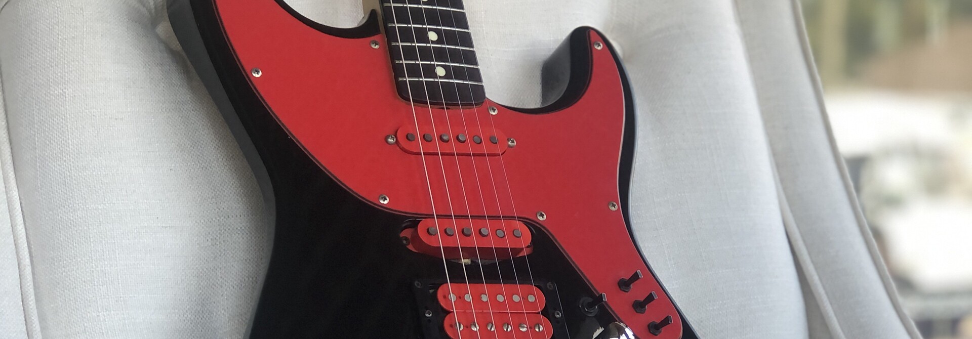 Kramer EEM1 Pro - Black/Red