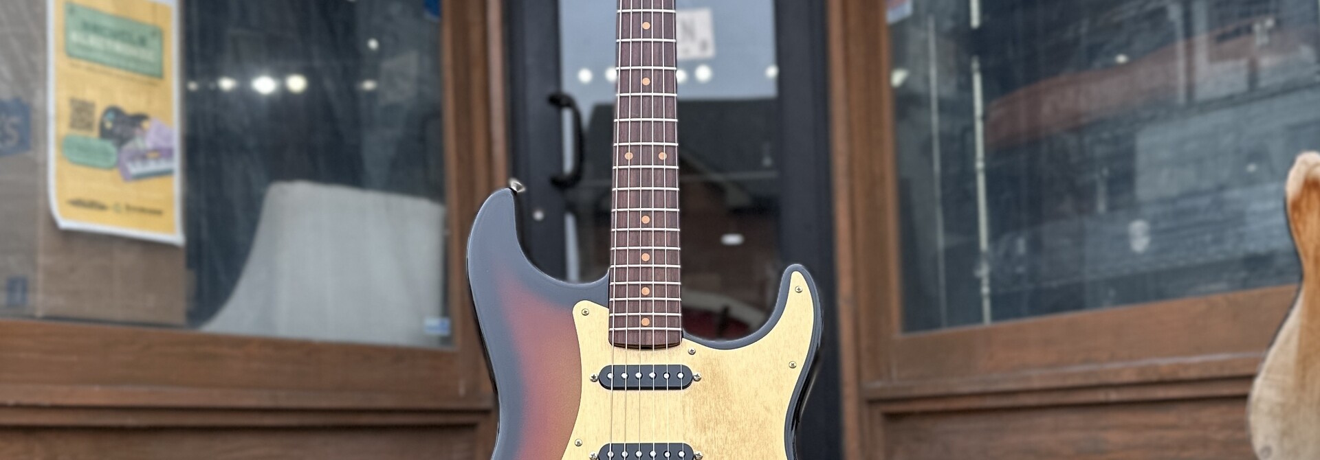 2023 American Vintage II 1961 Stratocaster - 3 tone sunburst w/ Tweed Case