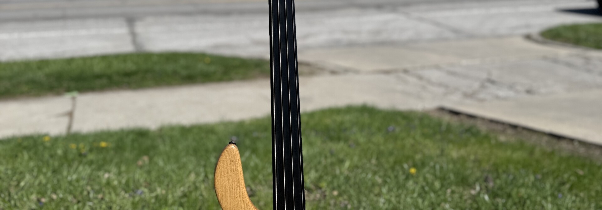 Kuanchi7 Custom 4-string Fretless Bass