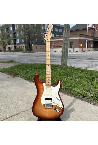 Limited Edition Player Stratocaster HSS Plus Top, Maple Fingerboard, Sienna Sunburst