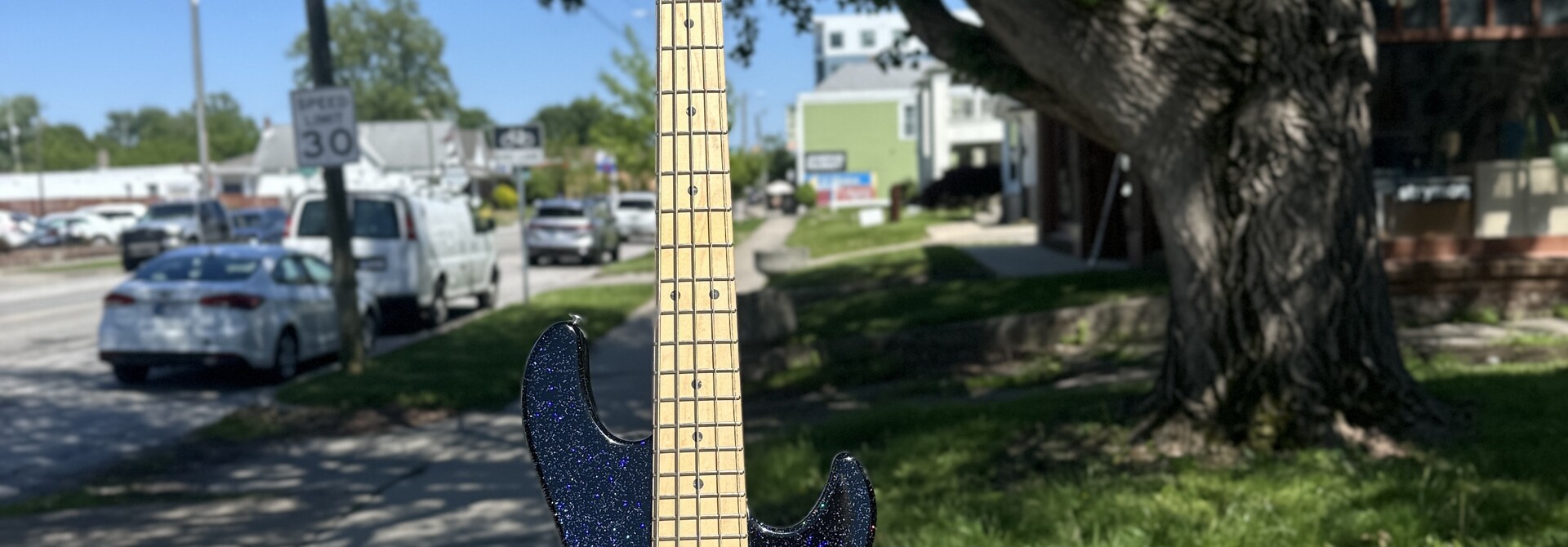 G&L L-1000 Bass Series 750 - Andromeda Sparkle Urethane