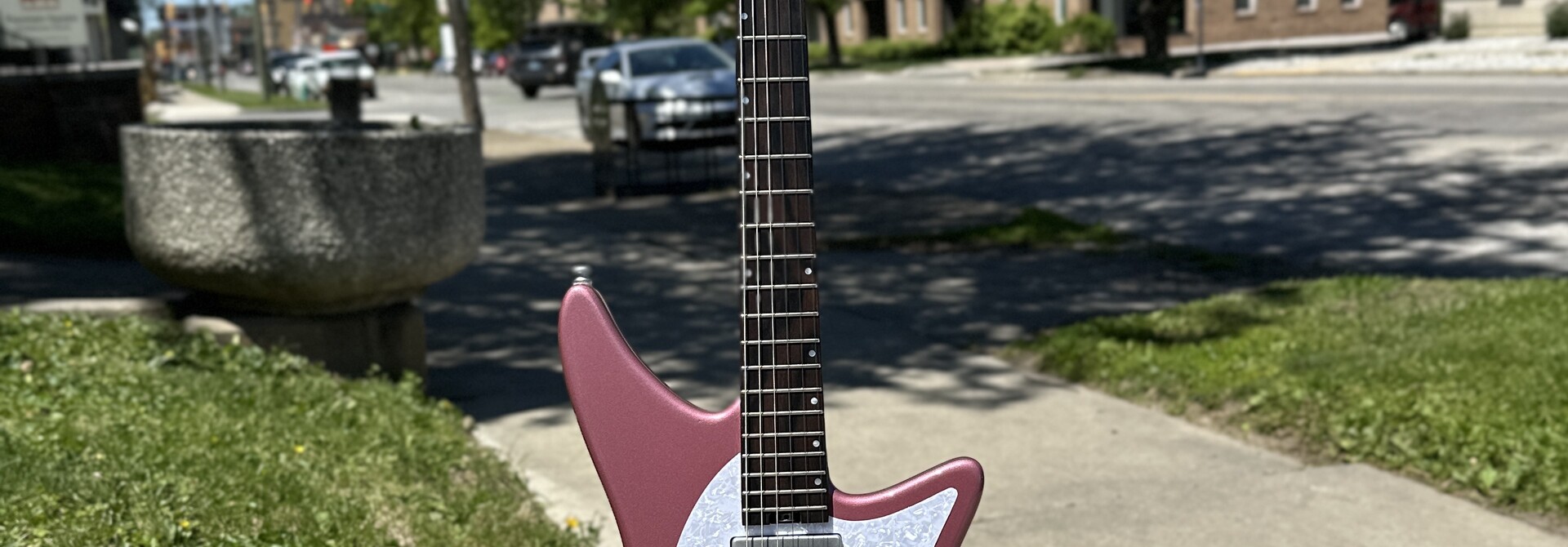 Bridge Builder Hornet Burgandy Mist w/ Gator GigBag