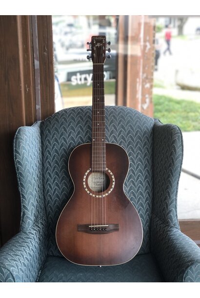 Art & Lutherie Ami Cedar Antique Burst