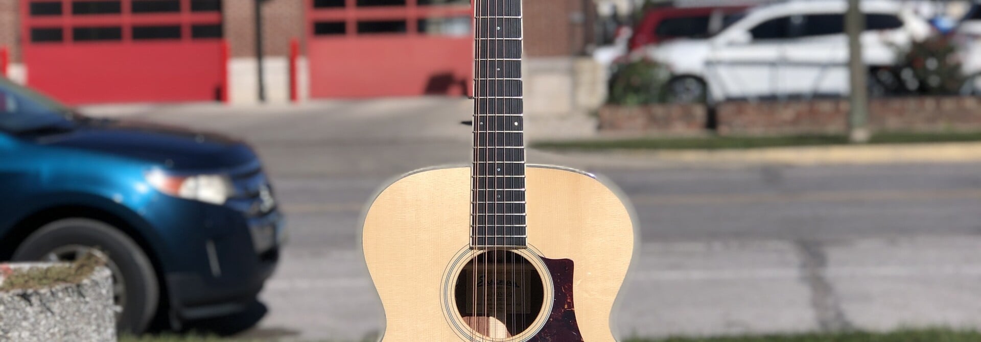 Eastman AC330E-12 Acoustic w/case