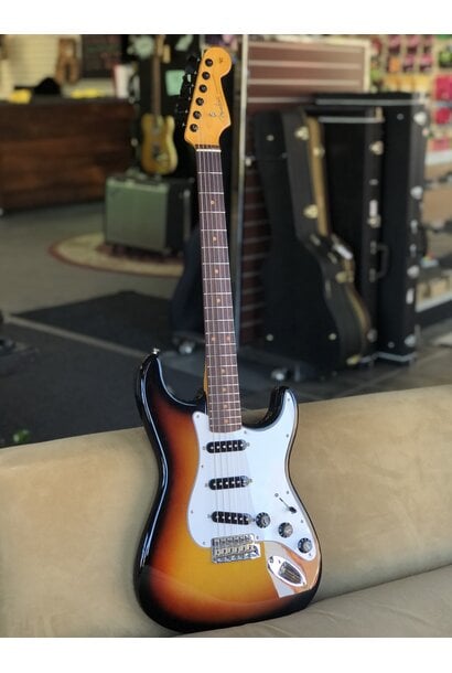 2023 Fender American Vintage II 1961 Stratocaster - 3 tone sunburst w/ Tweed Case