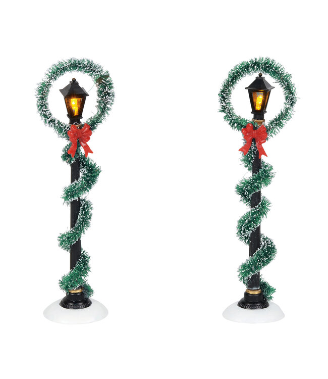 Christmas Wreath Street Lights for Department 56 Village