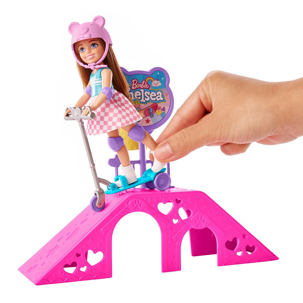 Mattel Barbie Chelsea - Skatepark playset with Doll