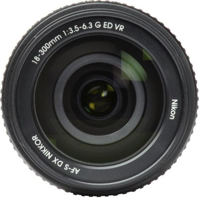 Nikon DX 18-300mm f/3.5-5.6 AF-S VR