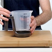 2-in-1 Measuring Cup with Integrated Scale