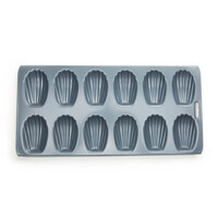 Nonstick madeleine pan