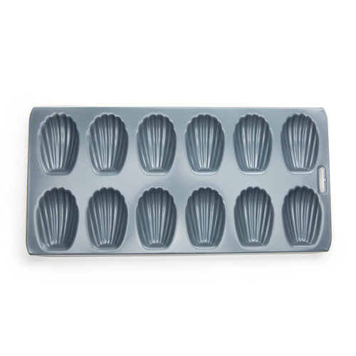 Nonstick madeleine pan