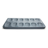 Nonstick madeleine pan
