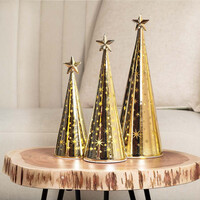 Moyen sapin doré avec DEL