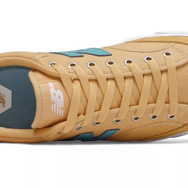 New balance top blue skate shoes