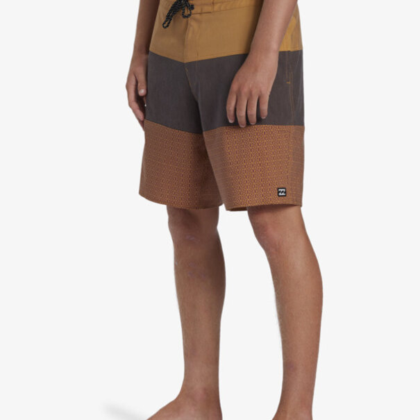BILLABONG Tribong Pro Board Shorts / Rust