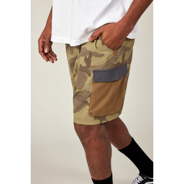 686 Mens Traveler Featherlight Cargo Shorts - 8" Inseam Sage Camo Colorblock