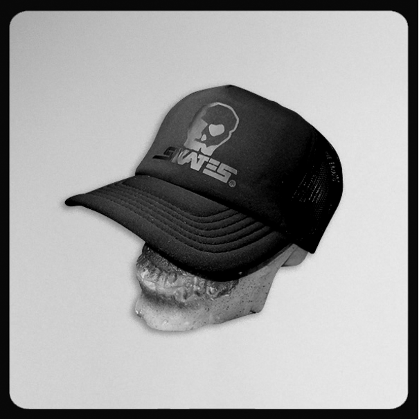 SKULL SKATES Skull Foam Mesh Trucker Cap Large Blackout Logo-Black