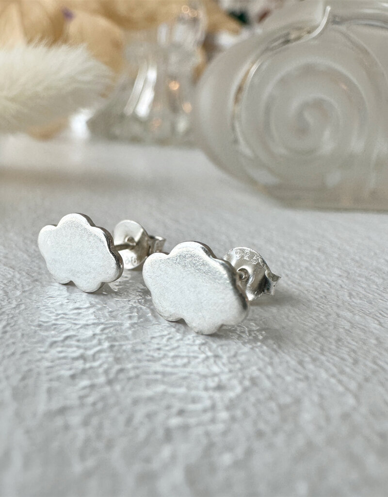 PIKA&BEAR 'Nephos' Tiny Cloud Stud Earrings