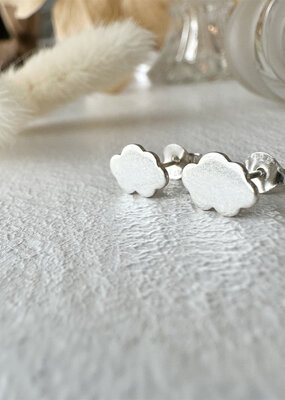 PIKA&BEAR 'Nephos' Tiny Cloud Stud Earrings