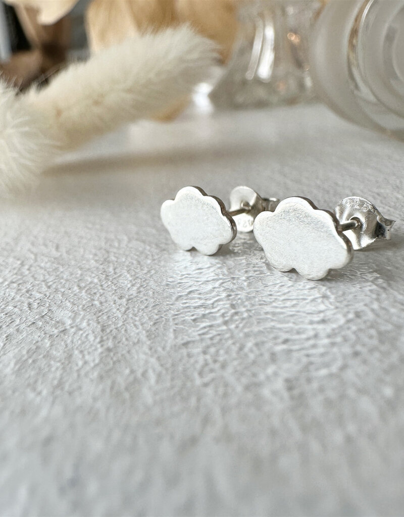 PIKA&BEAR 'Nephos' Tiny Cloud Stud Earrings