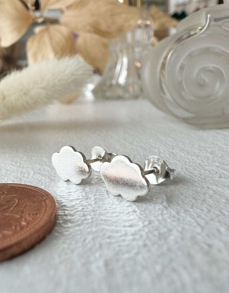 PIKA&BEAR 'Nephos' Tiny Cloud Stud Earrings