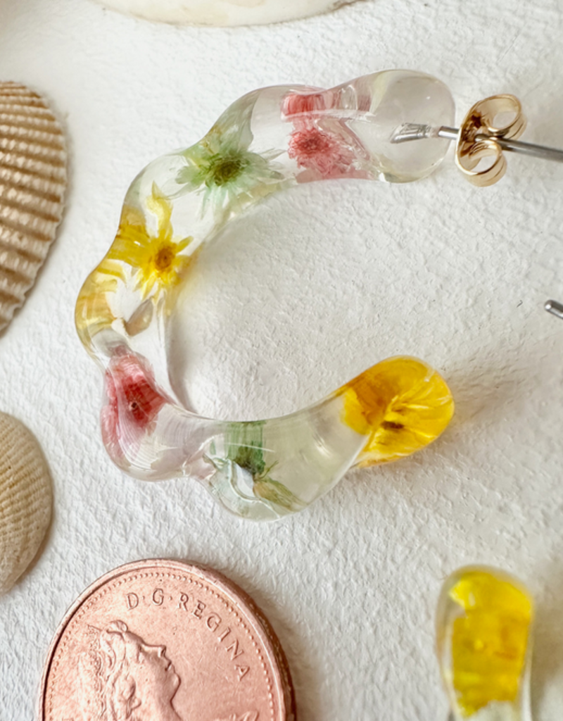PIKA&BEAR 'Maypole' Hoop w/Dried Flowers Earrings