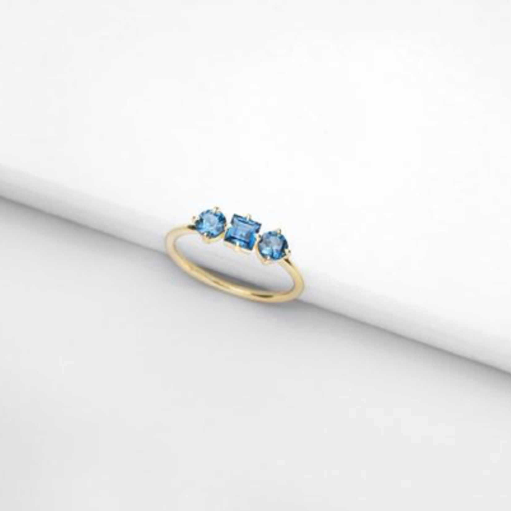 ILA Trilogy Blue Sapphire Ring 14KY- Size 6 1/2