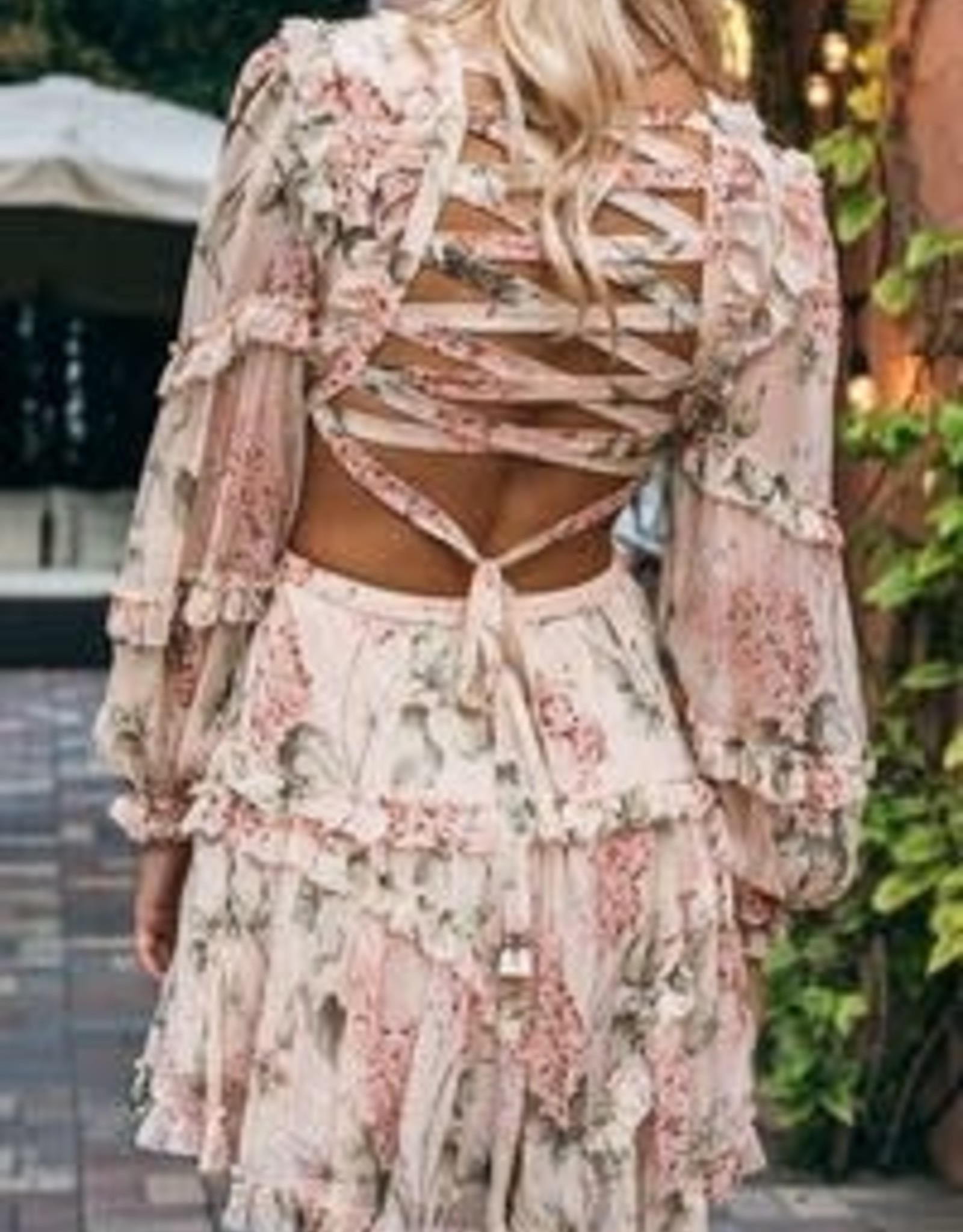 HOTOVELI Open Crossed back floral mini dress