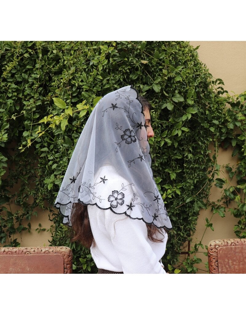 St. Stephen's Bookstore Spanish Mantilla Veil Daisy Black/White Embroidery