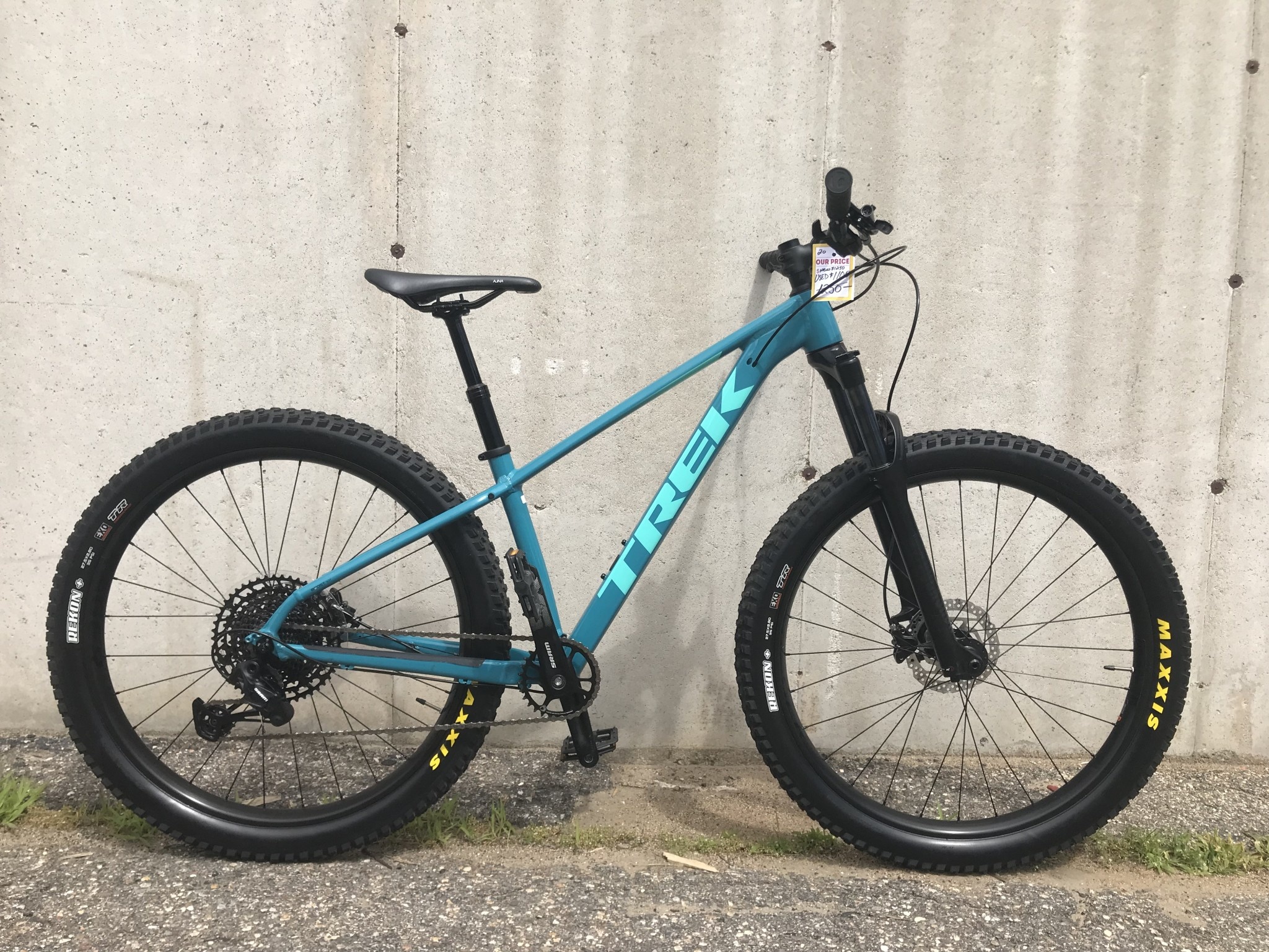 Pre-Owned Trek Roscoe 7 Mountain Bike 